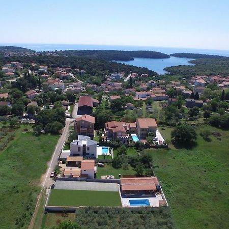 Holiday Home Petrovic メドゥリン エクステリア 写真