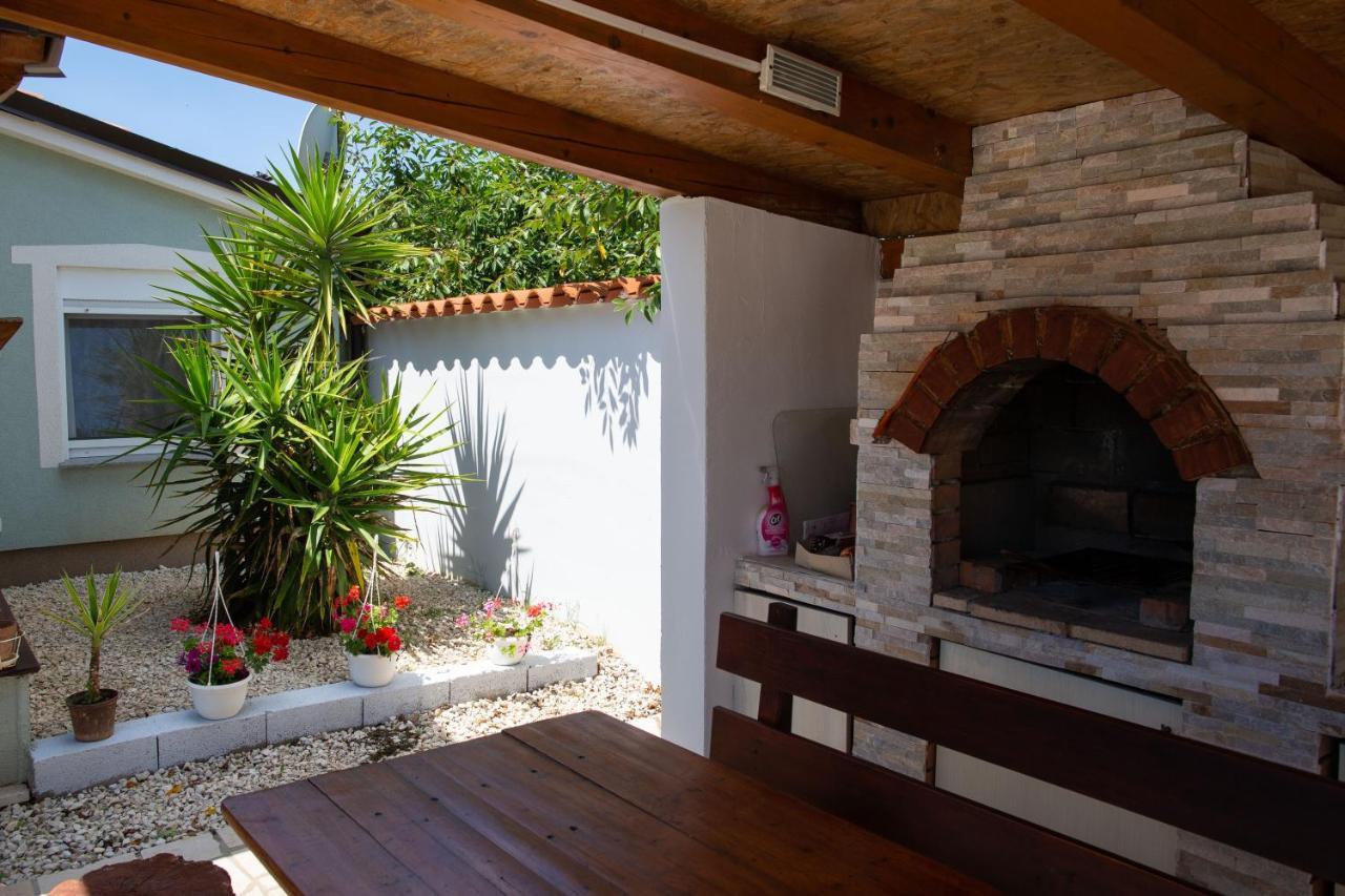 Holiday Home Petrovic メドゥリン エクステリア 写真