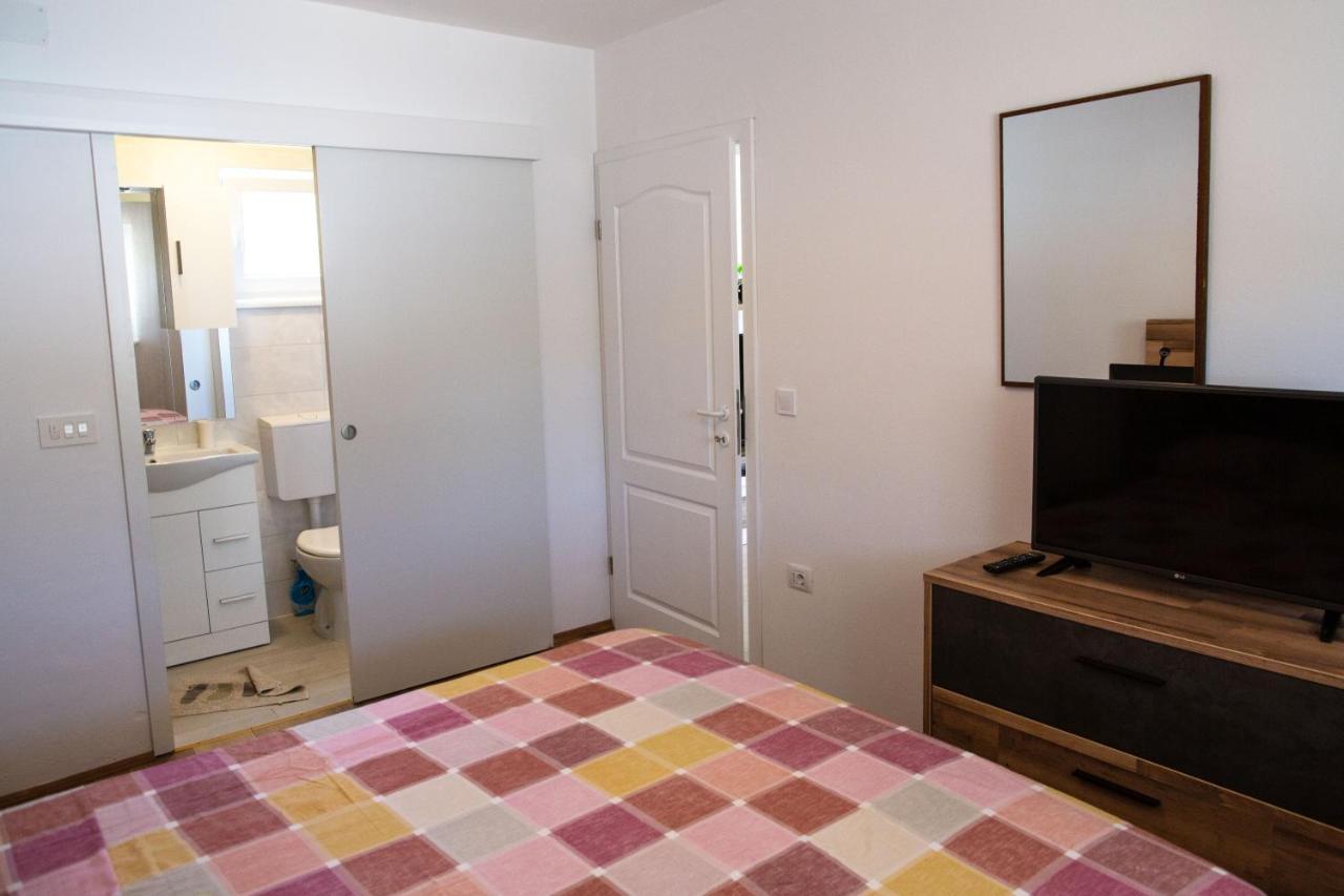 Holiday Home Petrovic メドゥリン エクステリア 写真