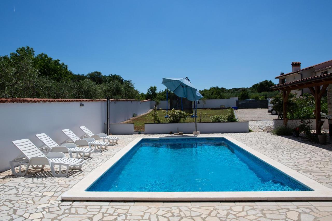 Holiday Home Petrovic メドゥリン エクステリア 写真