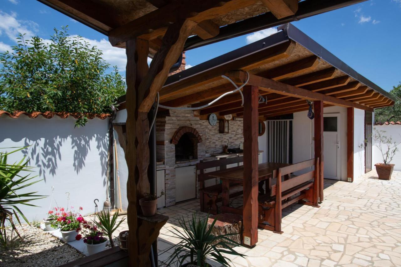 Holiday Home Petrovic メドゥリン エクステリア 写真