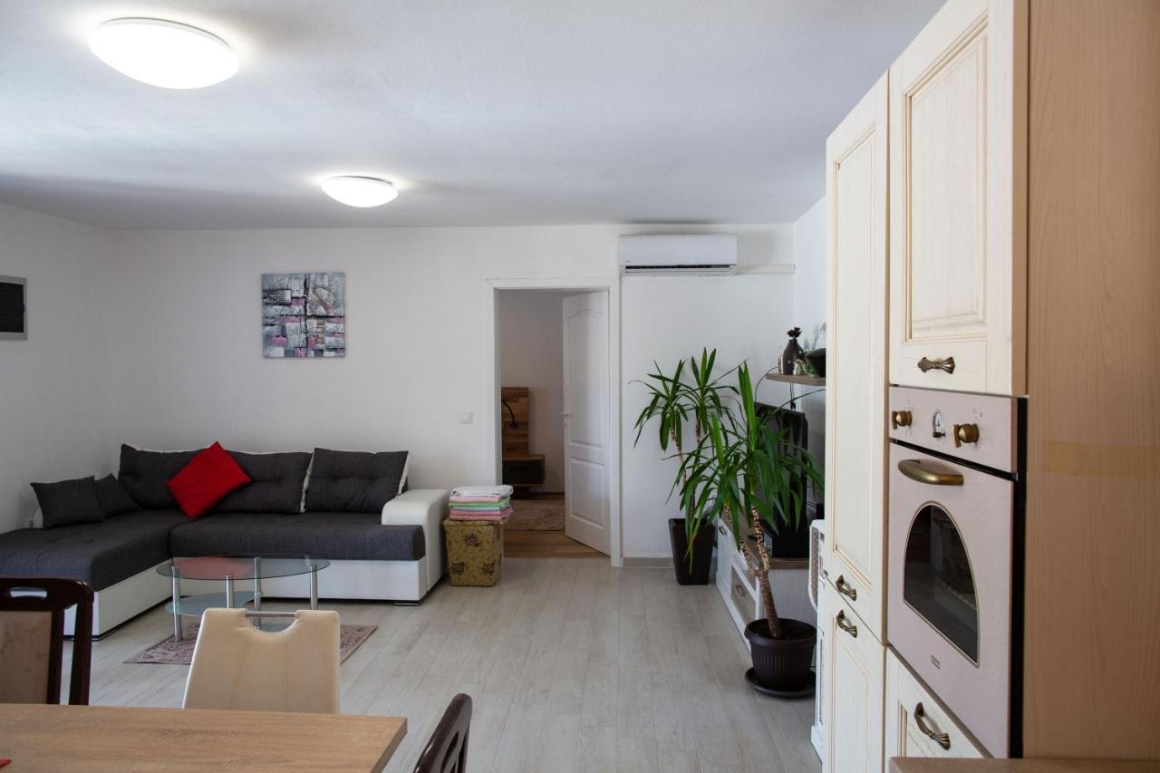Holiday Home Petrovic メドゥリン エクステリア 写真