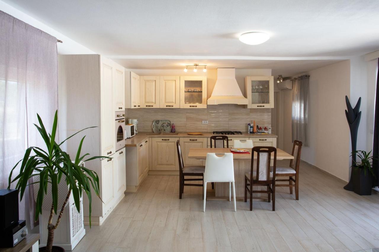 Holiday Home Petrovic メドゥリン エクステリア 写真