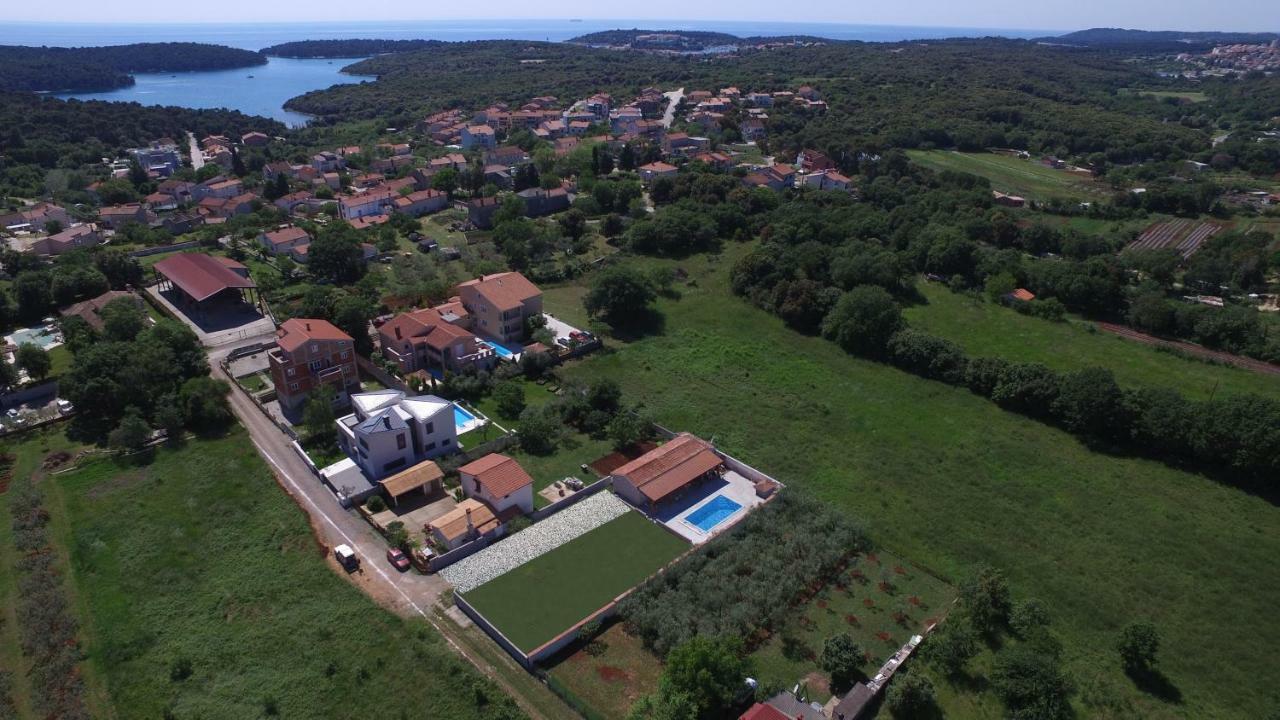 Holiday Home Petrovic メドゥリン エクステリア 写真